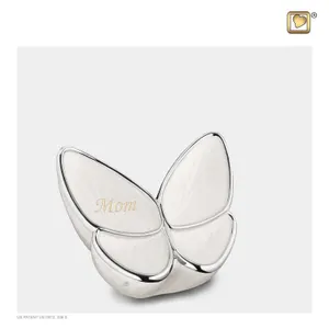 witte urn met gravure