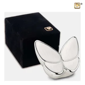 vlinders urn wit