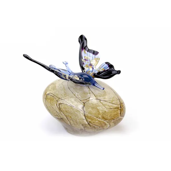 Glazen urn - Kei met vlinder blauw - 0,15 Liter