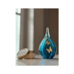 Glazen urn - Frosted druppel small light blue vlinders gold brushed blauw - 0,05 Liter
