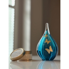 Glazen urn - Frosted druppel small light blue vlinders gold brushed blauw - 0,05 Liter Glazen urn - Frosted druppel small light blue vlinders gold brushed blauw - 0,05 Liter