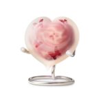 Glazen urn - Frosted medium heart rose beige met vlindertjes - 0,05 Liter