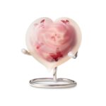 Glazen urn - Frosted medium heart rose beige met vlindertjes - 0,05 Liter