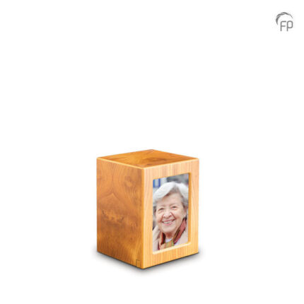 Houten urn - Medium met gravure - 1,50 Liter